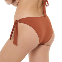 Zoey Bottom - WILD TIDE - SKYE